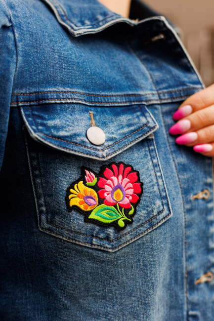 Patch thermocollant folk fleur sur veste