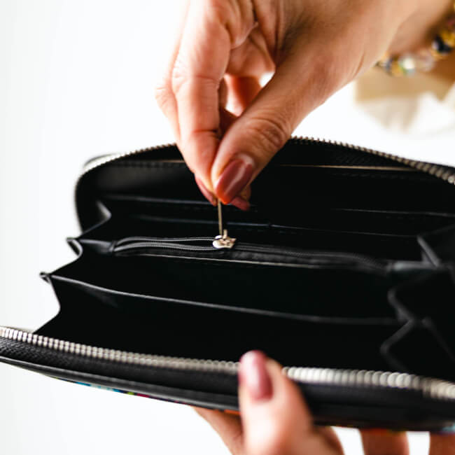 Grand portefeuille avec poche folk polonais Łowicz noir : vue intérieure